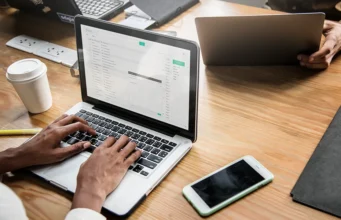 Why Confident English Speakers Still Struggle to Write a Simple Business Email